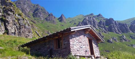 baita a prada san zeno|Escursione sul Monte Baldo al Rifugio Mondini da Prada Alta.